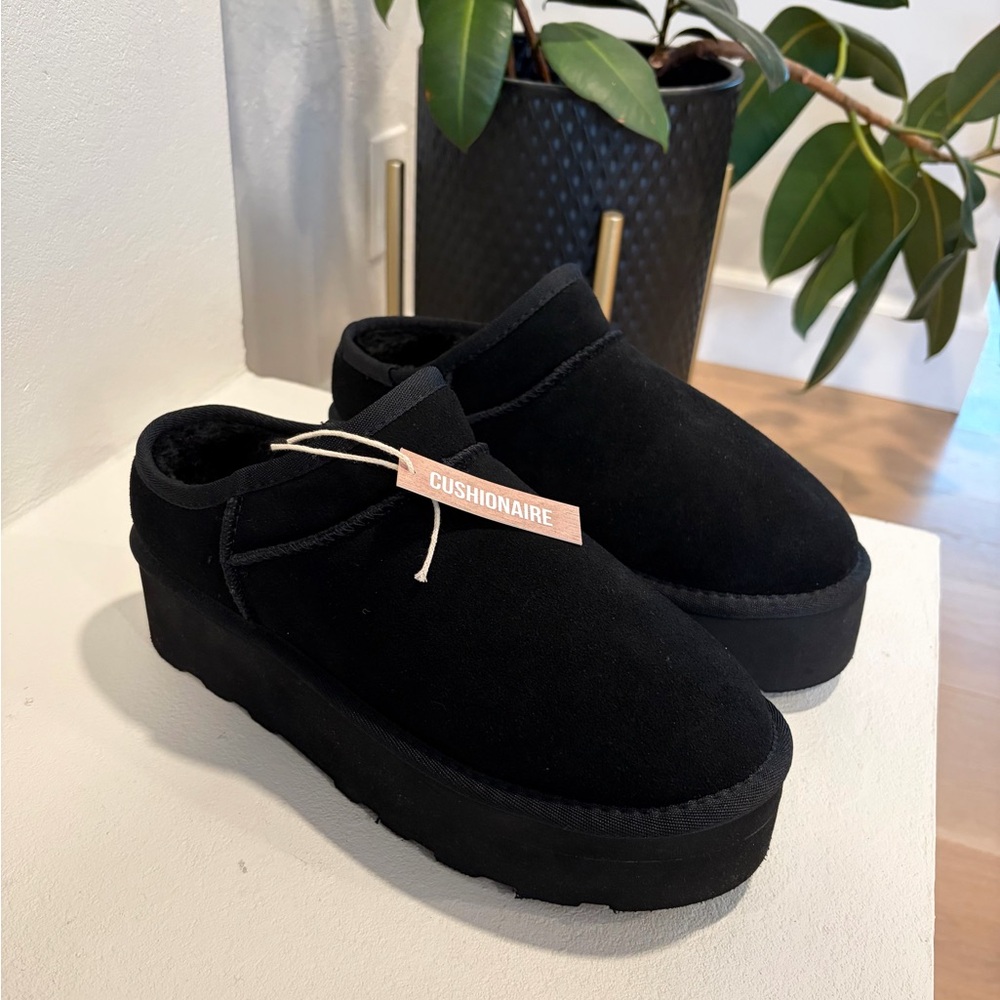 Cushionaire Huggy Cozy Black Sz 10M Suede Shearling 2 inch Platform Mule